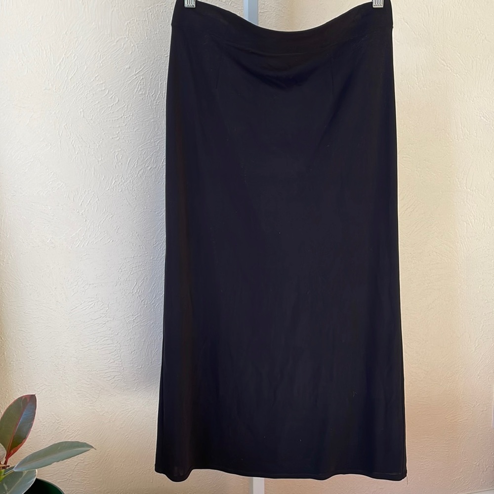 Eileen Fisher 100% silk straight black skirt